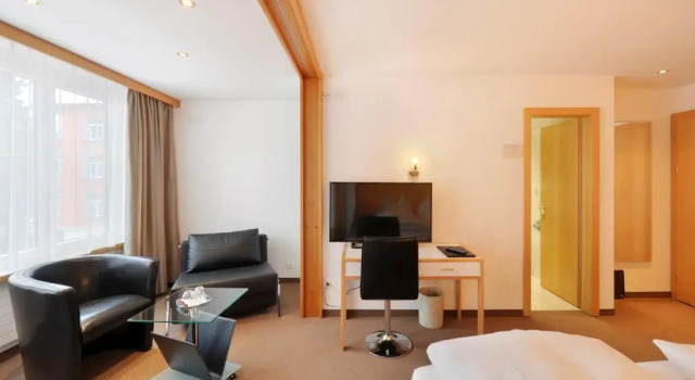 Трёхместный номер Standard с видом на горы Hotel Dischma