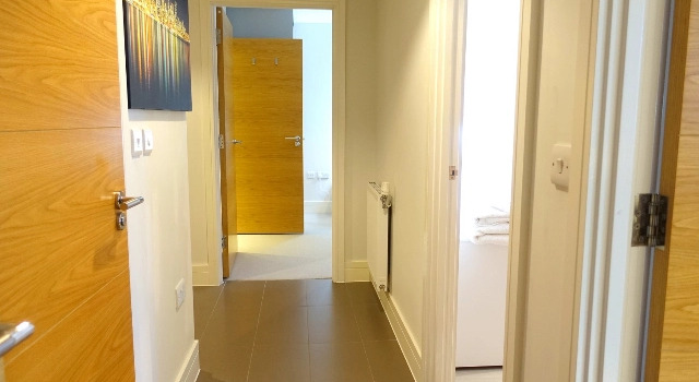 Teddington Two Beds by Vantage Apartments, Забронировать Апартаменты/квартира Теддингтон Большой Лондон, рядом с Teddington Memorial Hospital