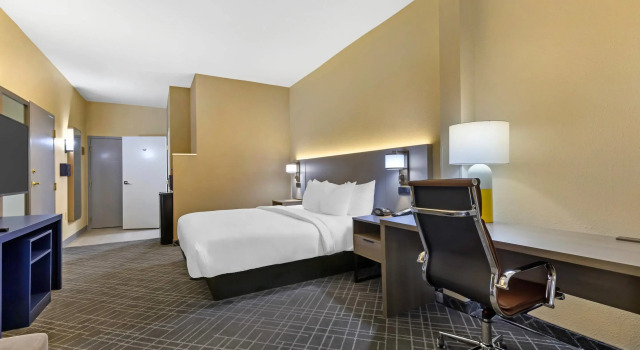 Двухместный номер Standard Comfort Suites Hanes Mall