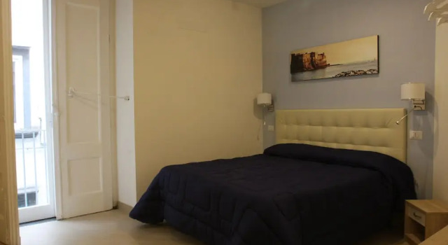 Трёхместный номер Standard с балконом Base Napoli Mergellina