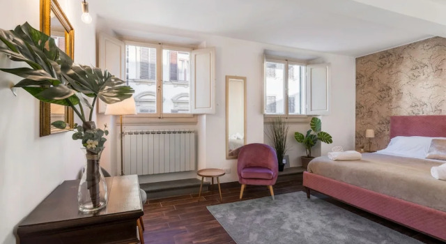 Апартаменты Elegant 3-Bedroom Apartment in the Historic Center