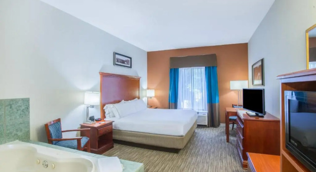 Двухместный номер Deluxe Holiday Inn Express Hotel & Suites Brattleboro by IHG