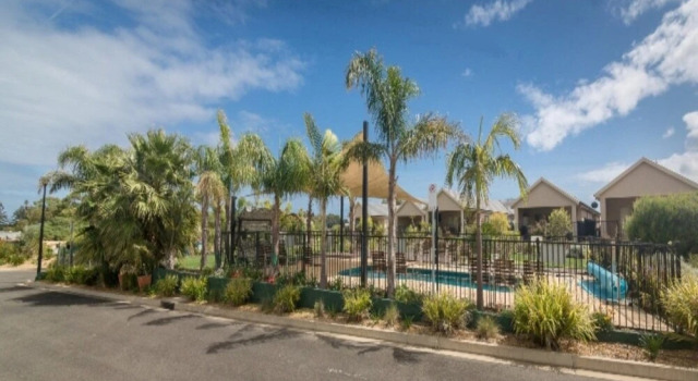 Wenneelys - 26/45 St Andrews Boulevard, Book Hotel Normanville South Australia