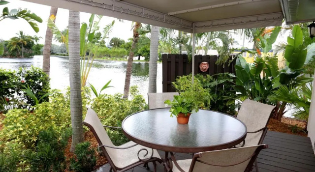 Люкс The Cabanas Guesthouse & Spa - Gay Resort catering to Gay Men
