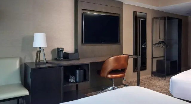 Четырёхместный номер Standard Chicago Marriott Southwest at Burr Ridge
