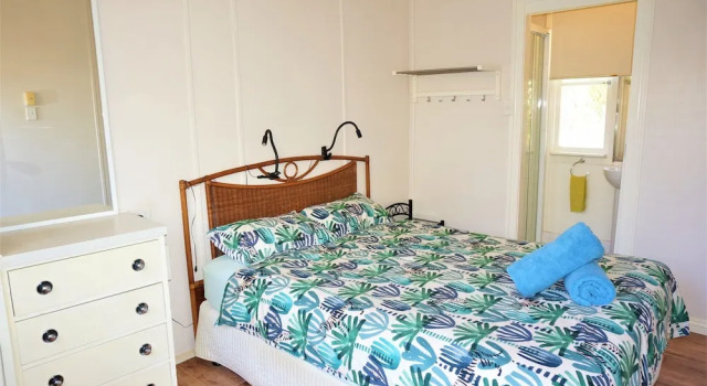 Getaway Villas Unit 3 - 3 Bedroom Self-Contained Villa with a Deck