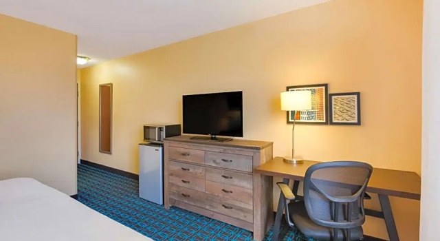 Номер Standard AmericInn by Wyndham Minot