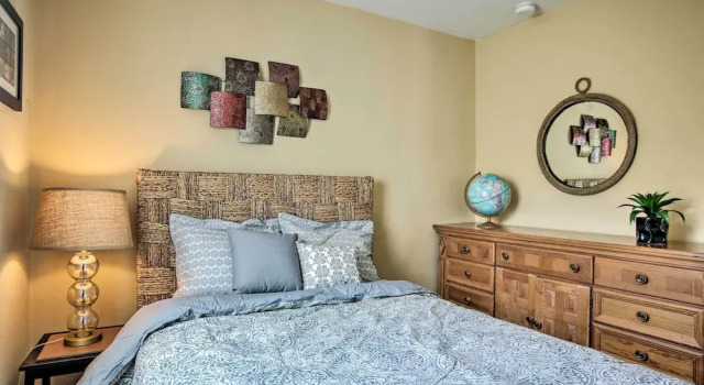 Ft. Lauderdale Townhome on Canal - 3 Mi. to Beach!
