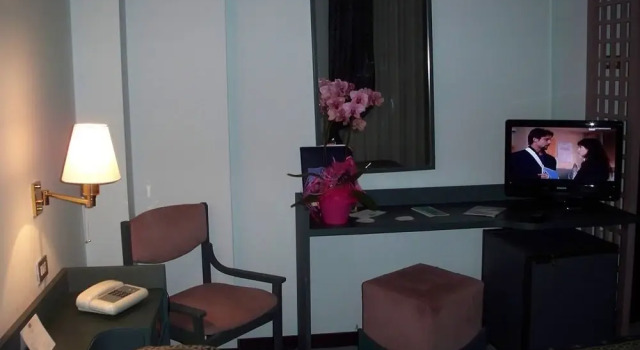 Corona Ferrea, Book Hotel Rovigo Veneto