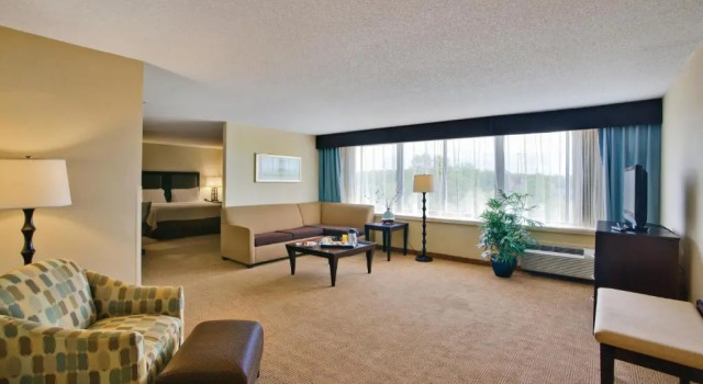 Полулюкс DoubleTree by Hilton Tinton Falls-Eatontown
