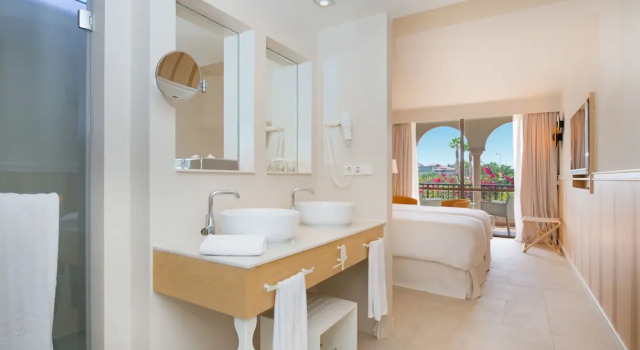 Номер Interconnecting с видом на сад Iberostar Selection Anthelia