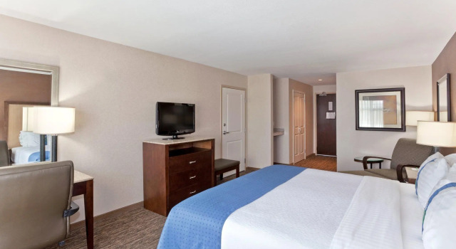 Номер Standard Holiday Inn Hotel & Suites Surrey East - Cloverdale by IHG