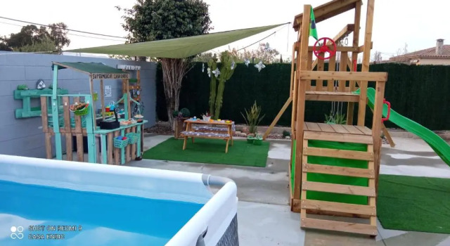 Коттедж Casa Enric , con zona infantil, piscina y parking privado