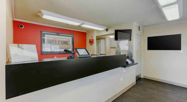 Extended Stay America Suites - Phoenix - Scottsdale - Old Town, Забронировать Отель Отели Скотсдейл с бассейном, рядом с HavenHealth of Scottsdale, Бассейн