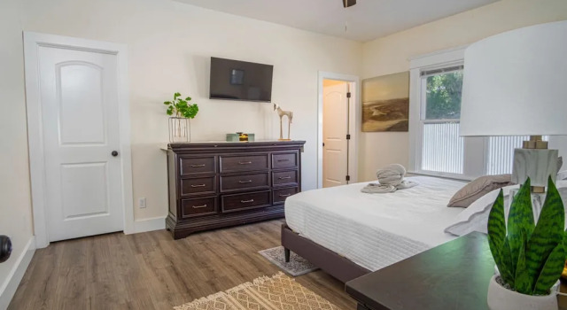 Коттедж Brand New Craftsman 2br/2ba Home in Denver Heights
