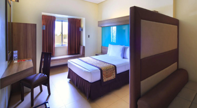 Люкс Microtel by Wyndham General Santos
