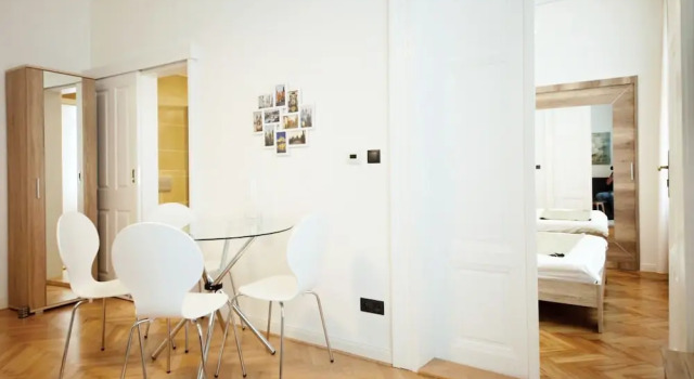 City Center 1 Bedroom Apartment, Забронировать Апартаменты/квартира Отели Праги с парковкой, рядом с Mozart Dinner Prague, Парковка