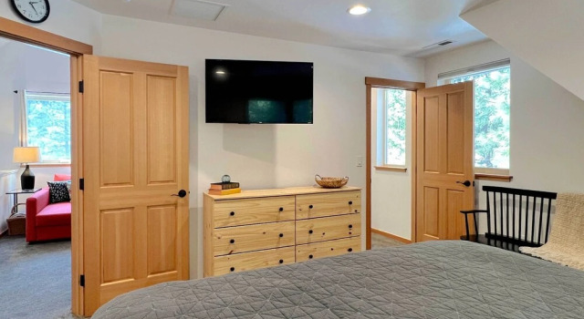 Коттедж Modern Beaver Valley Cabin w/ Hot Tub & Games!