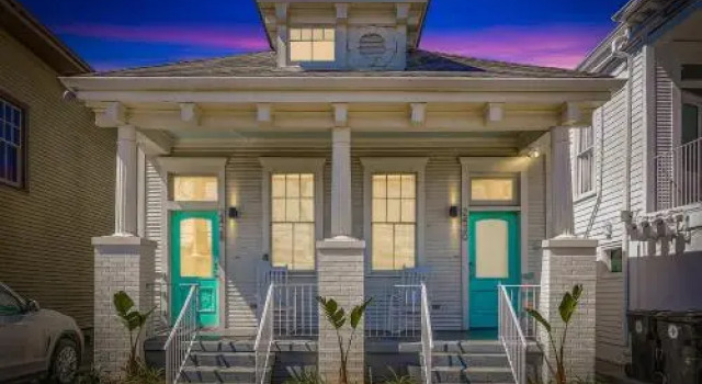 Upscale 2BR in Uptown by Hosteeva