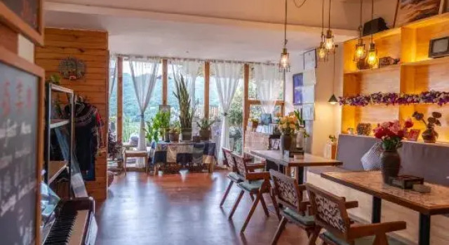 Yuanyang Huaweiwo No.2 Inn (Duoyishu Terraced Field Sunrise Inn)