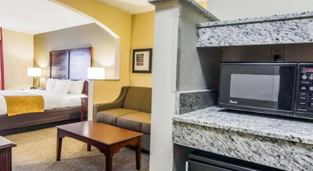 Люкс c 1 комнатой Comfort Suites Sumter near Shaw AFB