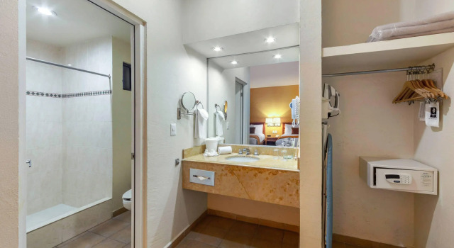 Четырёхместный люкс Comfort Inn Tampico