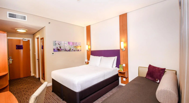 Отель Premier Inn Abu Dhabi Airport (Business Park) Hotel