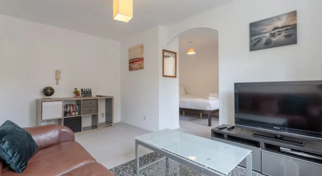 1 Bedroom Apartment Near Surrey Quays, Varaa Huoneisto Asunnot kohteessa Merseyside, Huoneisto
