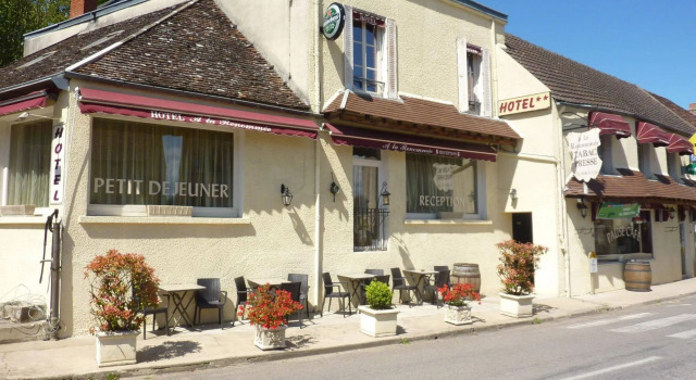 La Renommée, Reservar Hotel Saint-Pere Morvan