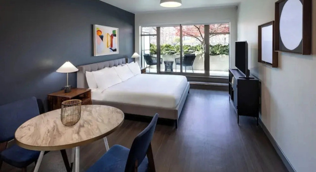 Люкс с 2 комнатами с балконом Revival English Bay, Vancouver