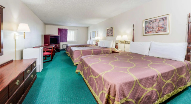 Шестиместный номер Standard Super 8 by Wyndham Jerseyville