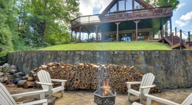 Lakefront Six Mile Vacation Rental w/ Dock, Забронировать Дом для отпуска Коттеджи Южной Каролины, Коттедж
