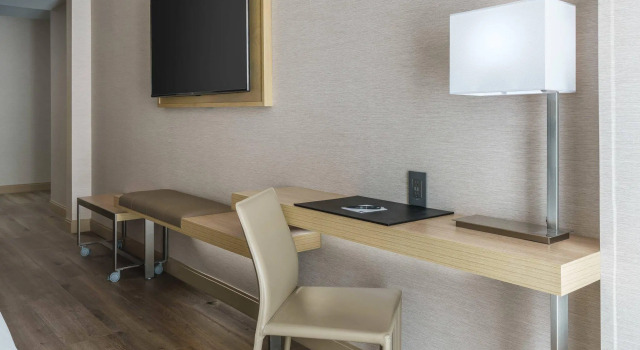 Четырёхместный номер Standard AC Hotel by Marriott Washington DC Downtown