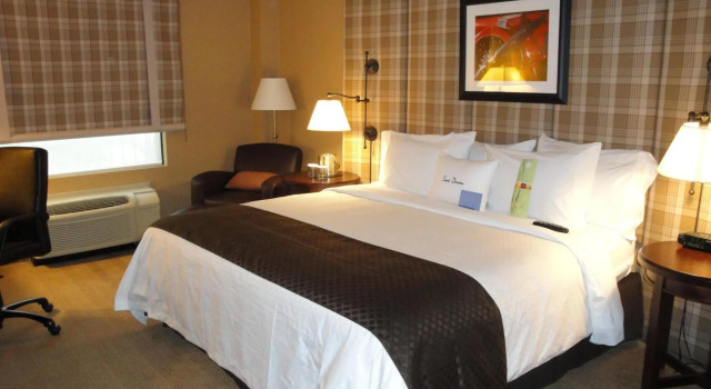 Двухместный люкс DoubleTree by Hilton Cincinnati Airport