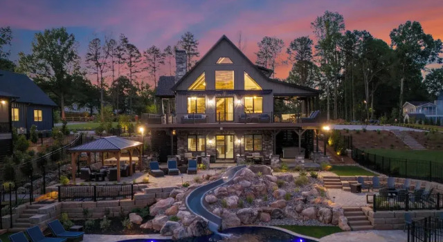 Коттедж The Lodges Avantstay Lakefront, Sleeps 66 Pools, Docks, Theaters, Views