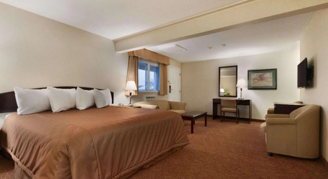 Двухместный люкс Travelodge by Wyndham Langley