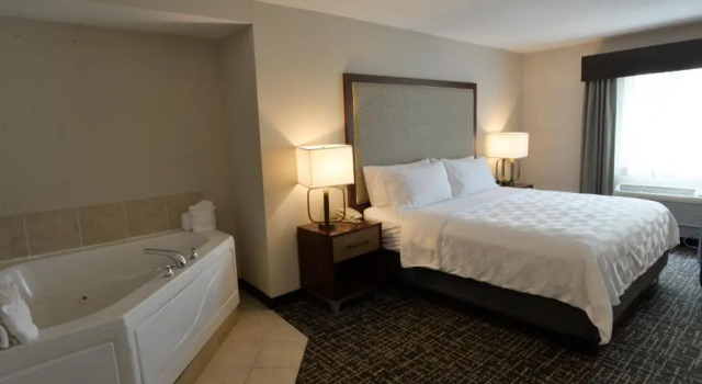 Люкс Holiday Inn Hotel & Suites Minneapolis-Lakeville by IHG