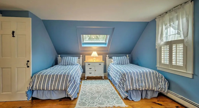 1 Mi to Nauset Beach: Upscale Orleans Home w/ Deck, Забронировать Дом для отпуска Орлеан Полуостров Кейп-Код