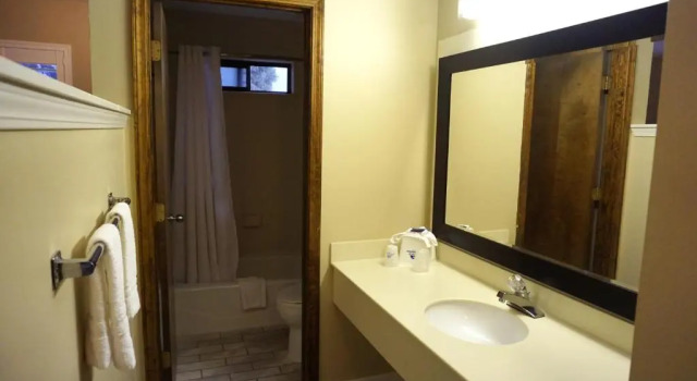 Четырёхместный номер Standard Travelodge by Wyndham Concord