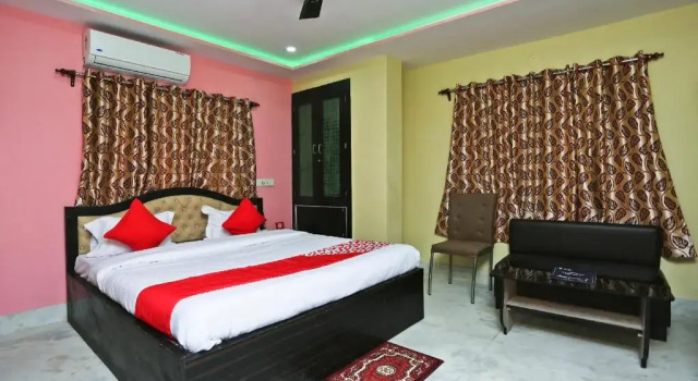 Red Velvet Inn by OYO