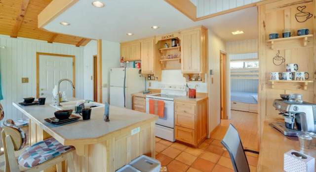 Scenic Kernville Getaway w/ Deck & Mountain Views!, Забронировать Отель Кернвилл Национальный парк Sequoia, рядом с Brush Creek