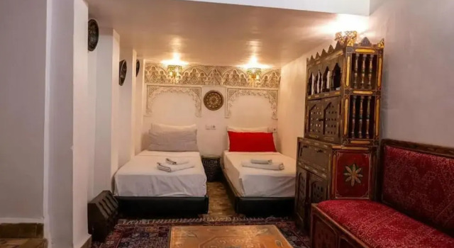 Avlu manzaralı Standart üç kişilik oda Riad Dar Kirami