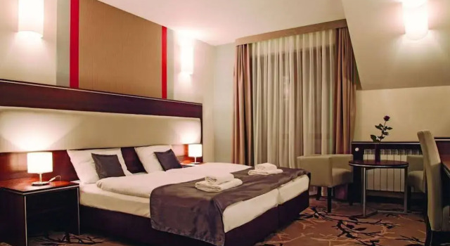 Hotel Era, Reserva ahora Hotel Hoteles en Baja Silesia con piscina, Piscina