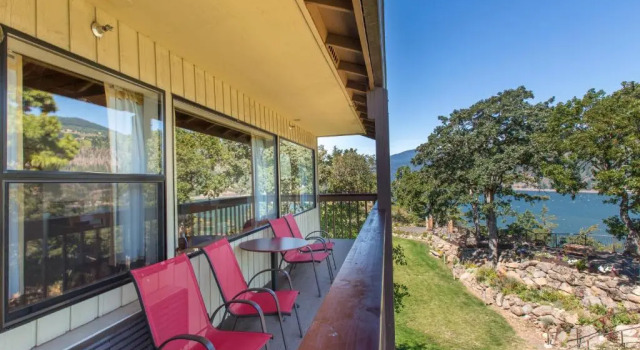 Двухместный номер Standard с балконом и с видом на реку Westcliff Lodge