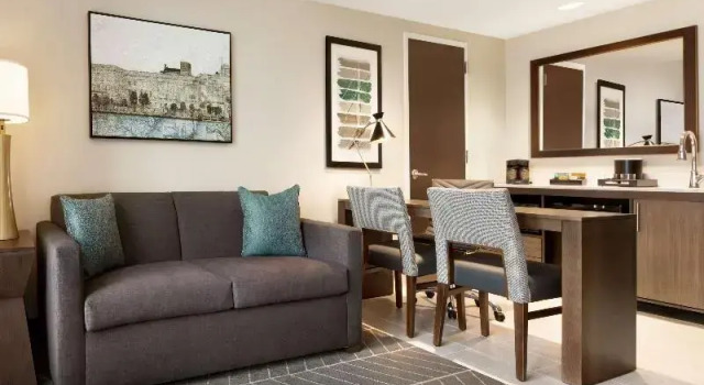 Номер Standard Embassy Suites By Hilton Wilmington Riverfront