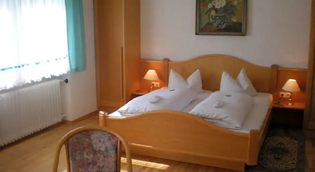 Burgwald, Varaa Hotelli Hotellit Baijeri pysäköinnillä, Pysäköinti