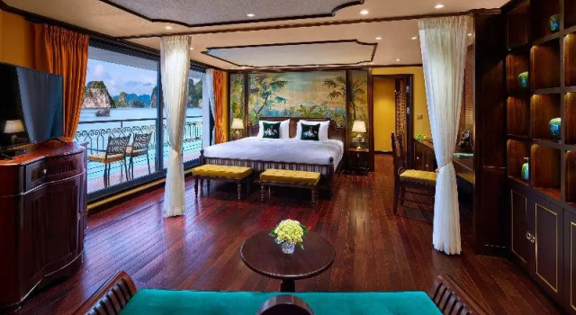 Люкс с балконом и с красивым видом из окна Indochine Premium Halong Bay