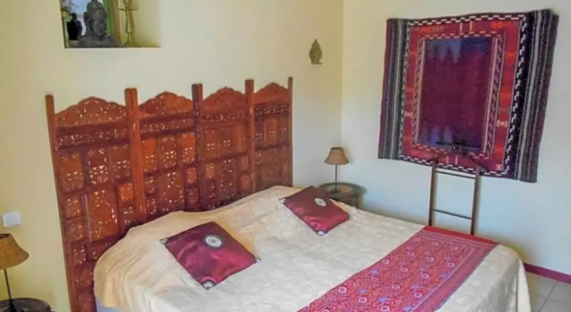 Chambres dhôtes le Peyroux, Забронировать Отель Комбронд Пюи-де-Дом