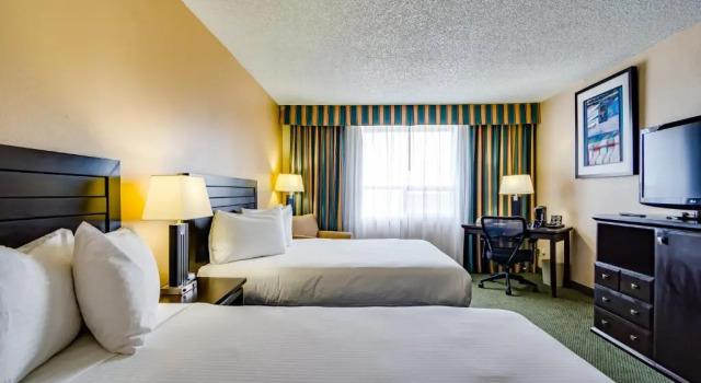 Четырёхместный номер Standard Sawridge Inn and Conference Centre Edmonton South