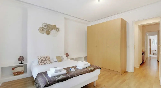 Chic Apartment - 3br/10p - Gare de L'est/republique, Забронировать Апартаменты/квартира Париж Иль-де-Франс, рядом с Станция метро Rambuteau